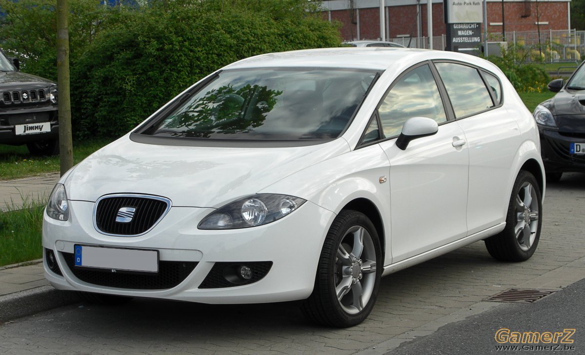 Seat_Leon_(1P)_–_Frontansicht,_17._April_2011,_Düsseldorf.jpg